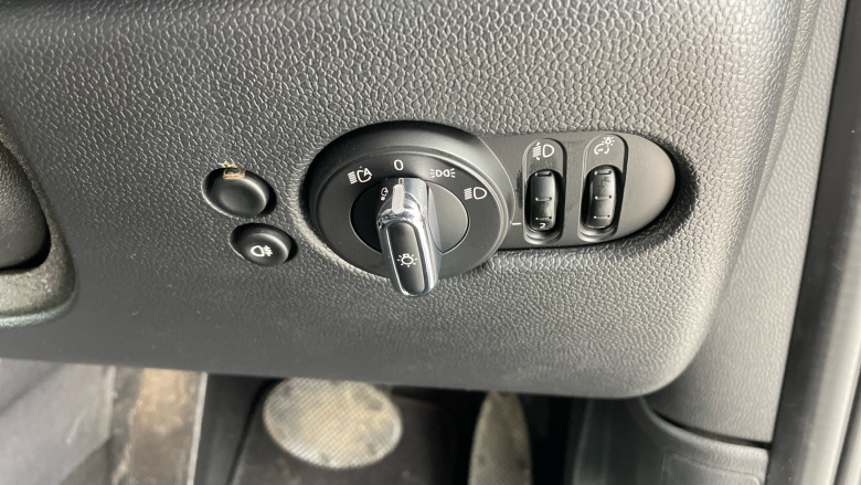 MINI Hatchback 1.5 Cooper Classic 3dr Auto Petrol Hatchback